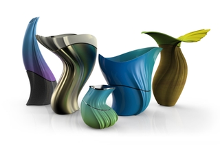 Customisable urns with elegant surface patterns.